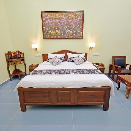 Le Colonial Suites Puducherry Zewnętrze zdjęcie