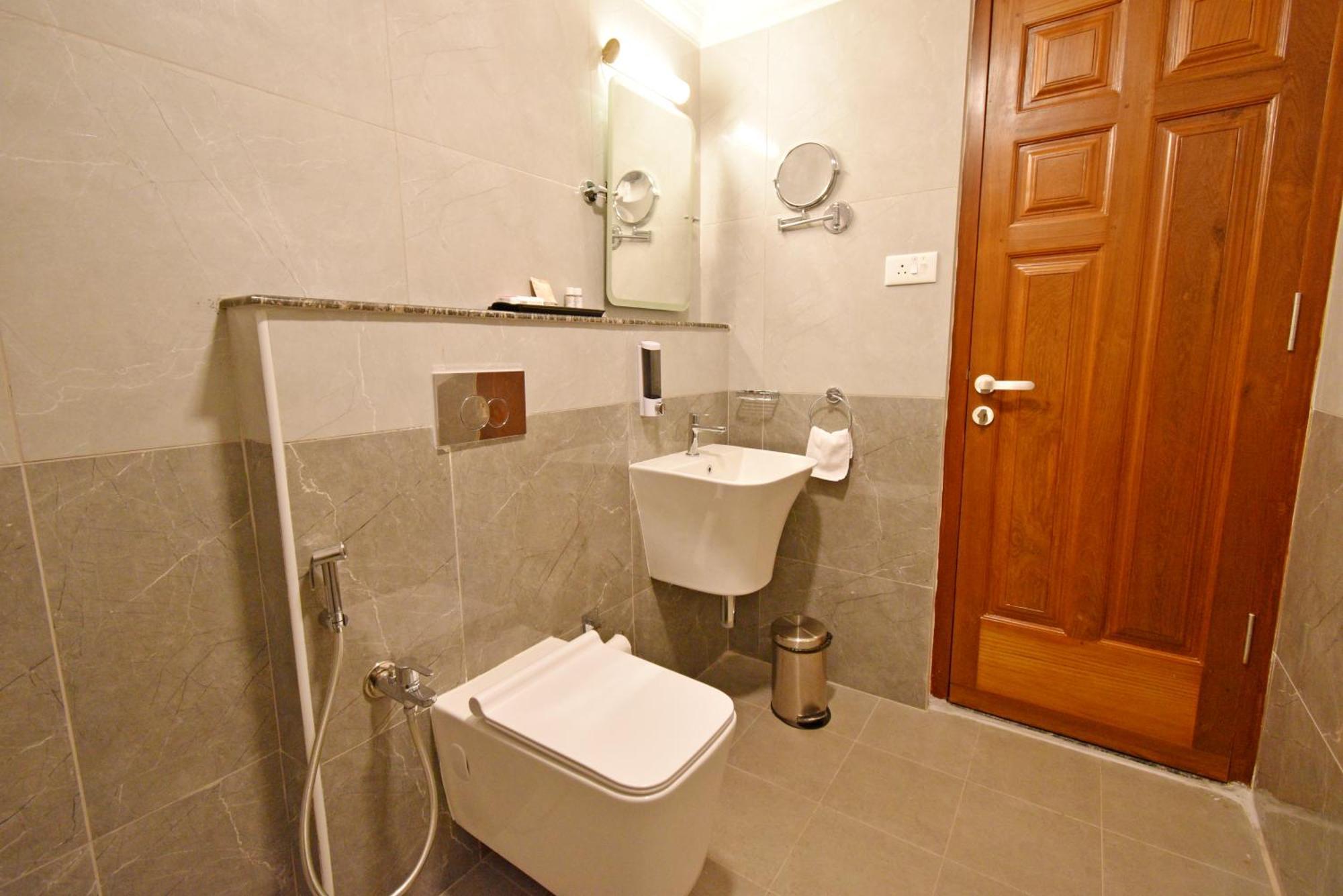 Le Colonial Suites Puducherry Zewnętrze zdjęcie
