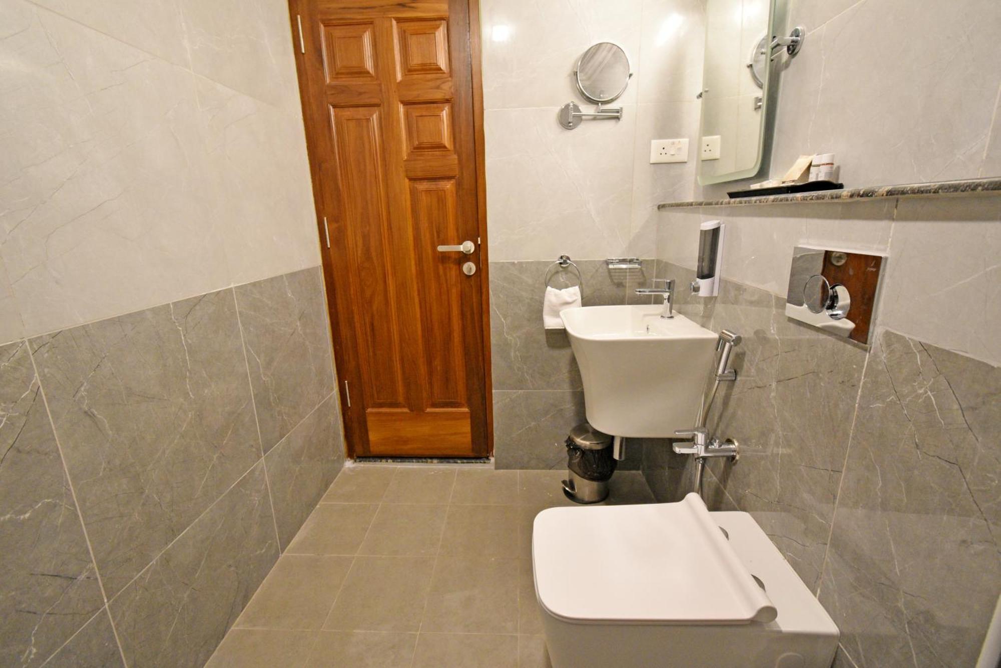 Le Colonial Suites Puducherry Zewnętrze zdjęcie