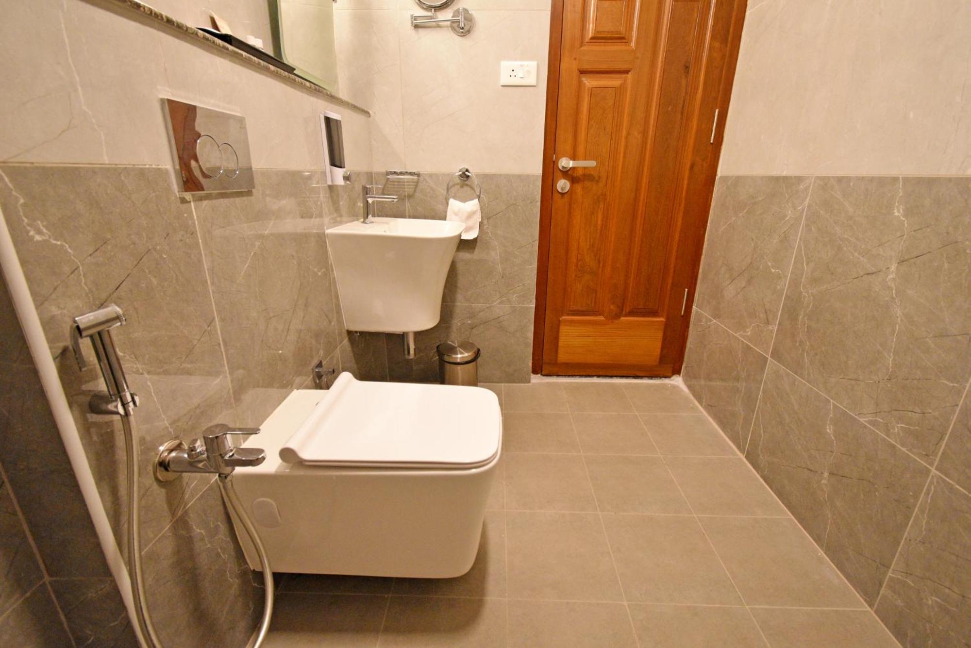 Le Colonial Suites Puducherry Zewnętrze zdjęcie