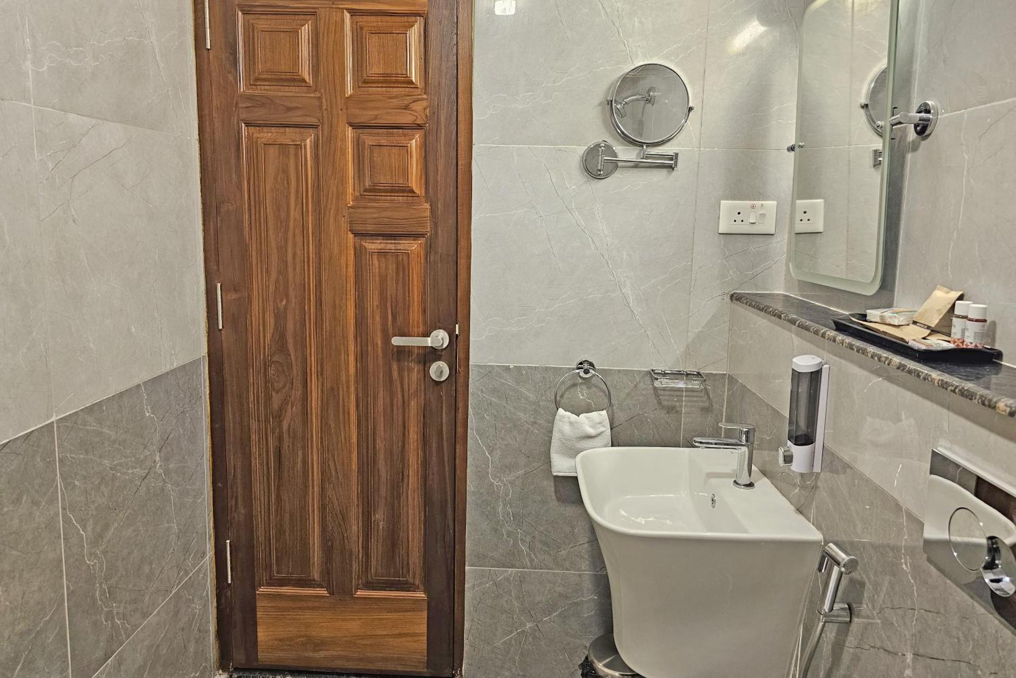 Le Colonial Suites Puducherry Zewnętrze zdjęcie