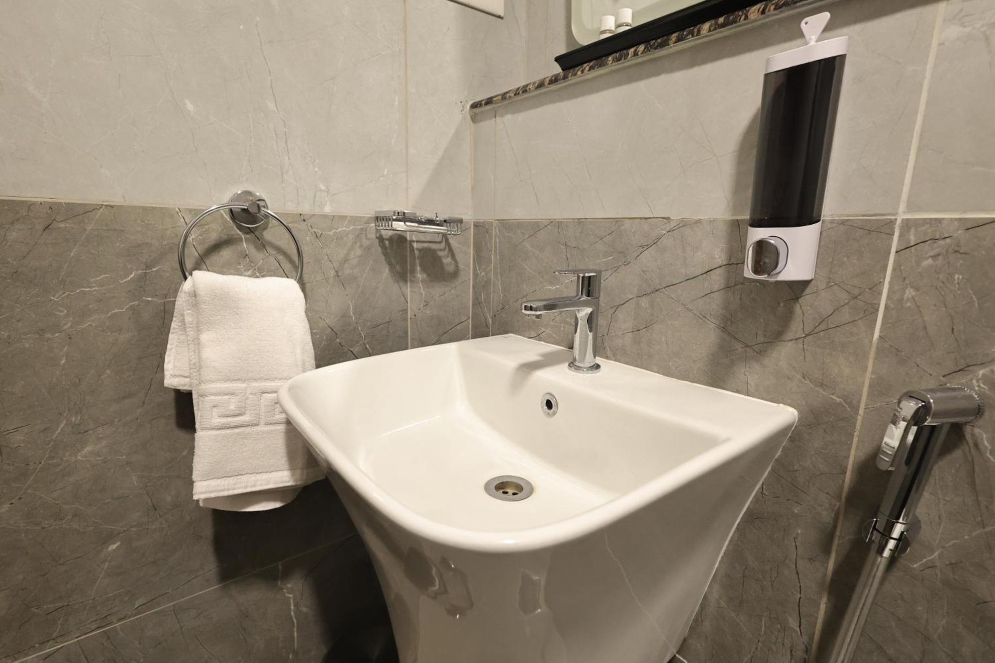 Le Colonial Suites Puducherry Zewnętrze zdjęcie