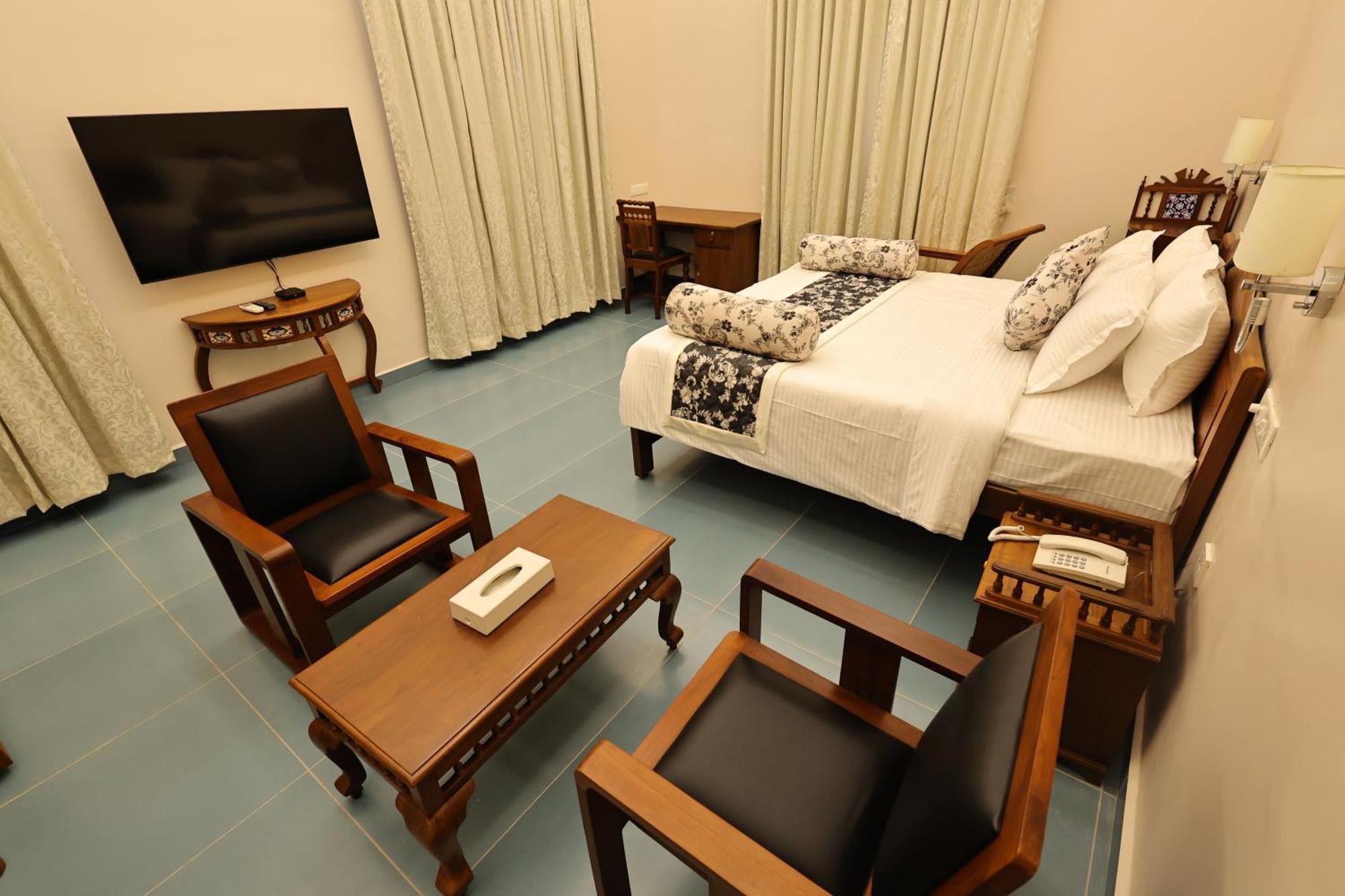Le Colonial Suites Puducherry Zewnętrze zdjęcie
