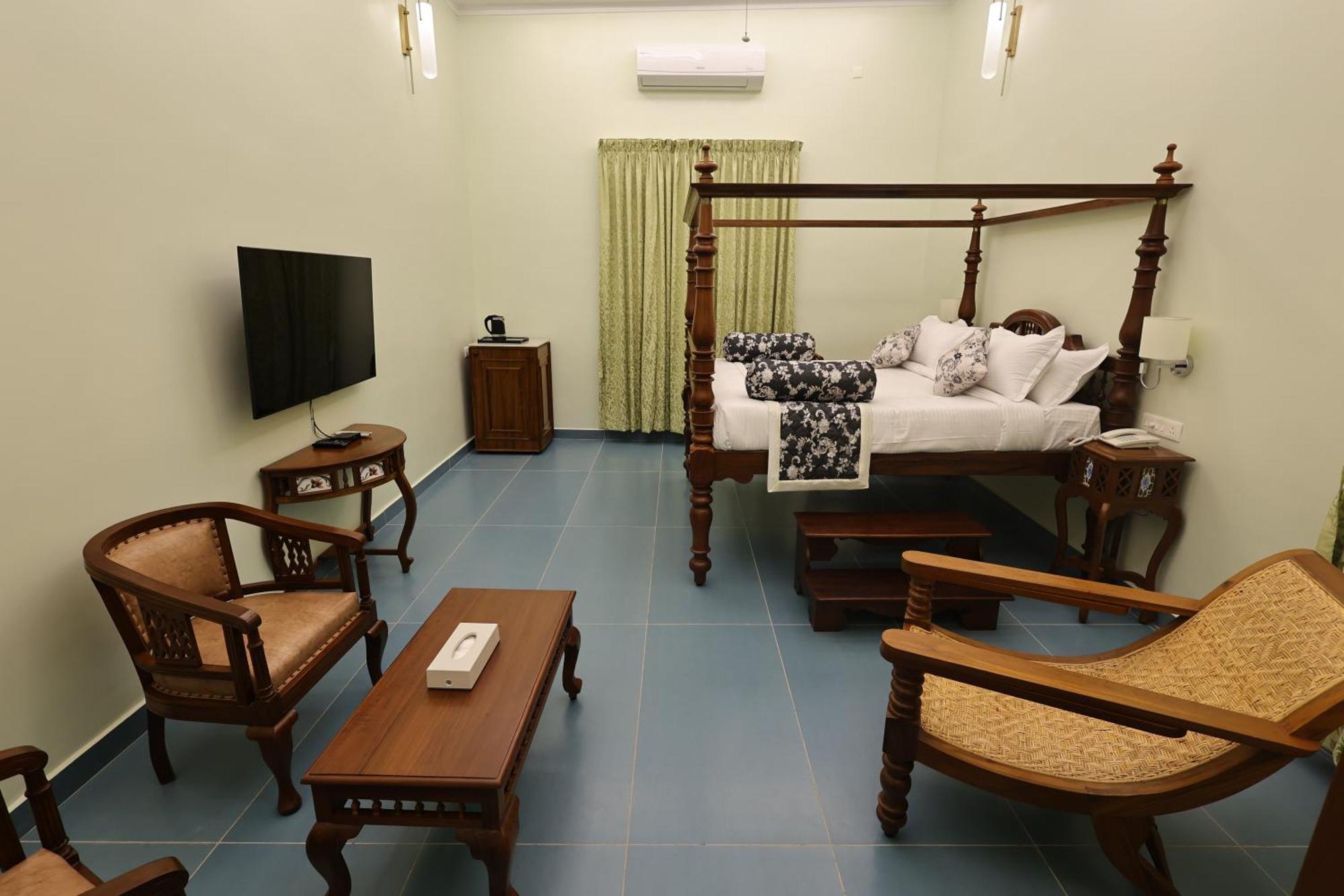 Le Colonial Suites Puducherry Zewnętrze zdjęcie