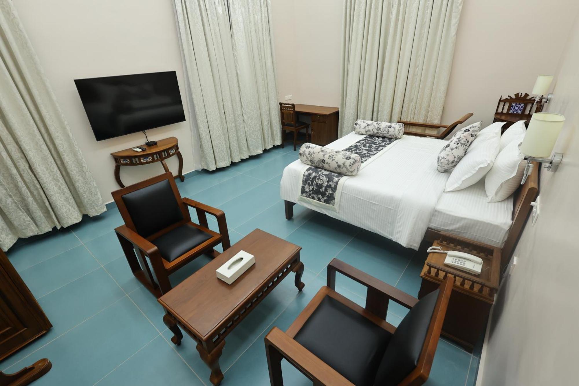 Le Colonial Suites Puducherry Zewnętrze zdjęcie