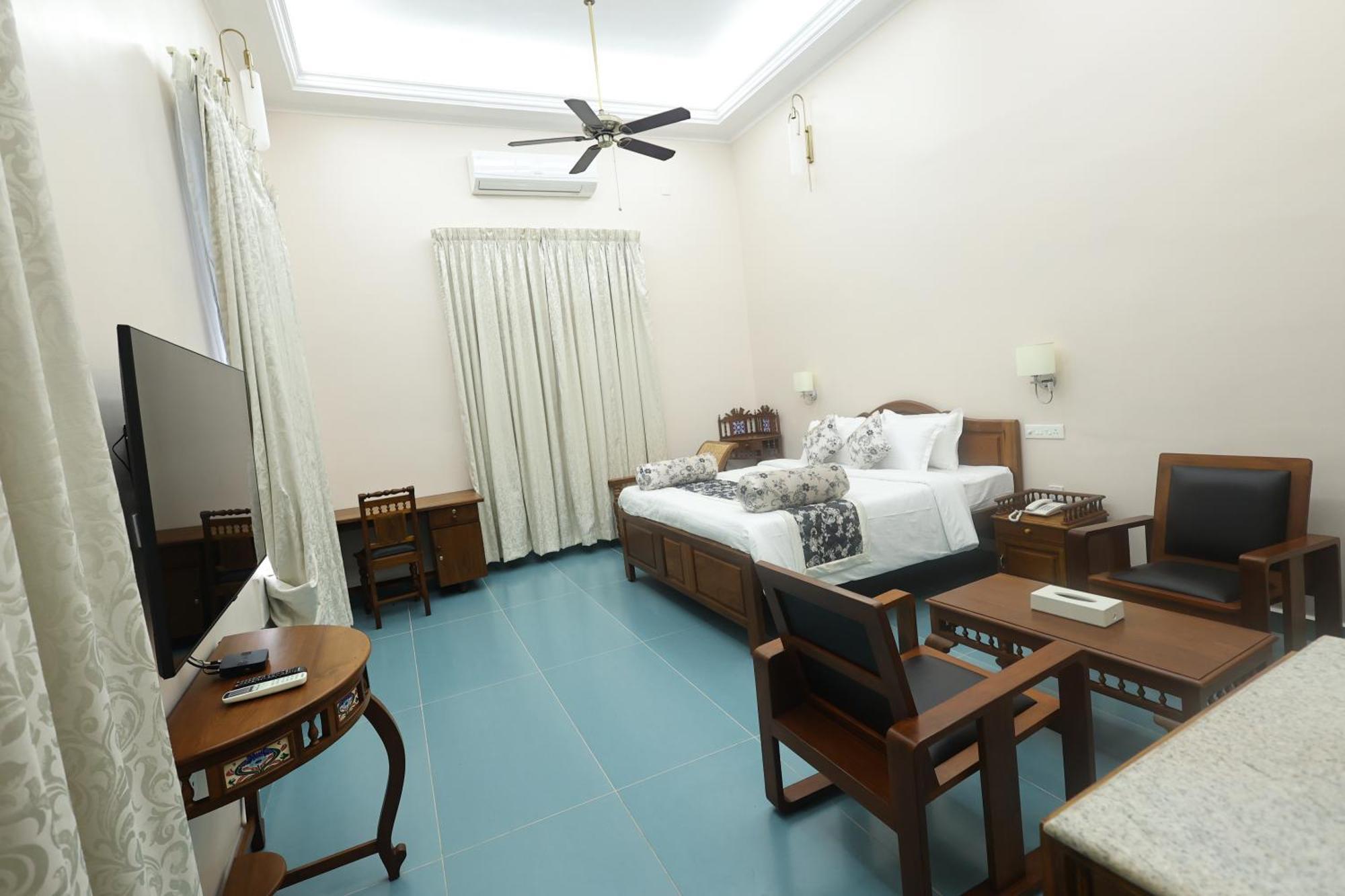 Le Colonial Suites Puducherry Zewnętrze zdjęcie